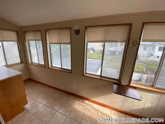 Photo - 146 W Adams St