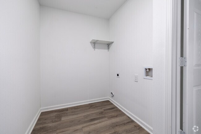 1BR, 1BA - 683SF - Laundry Room
