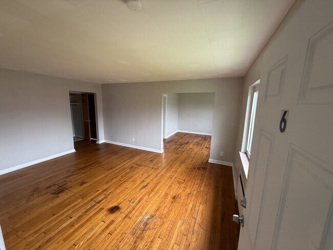 Mt Airy Horseshoe Apartments