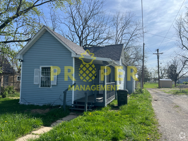 Building Photo - 3 bedrooms 1 bathrooms house for rent