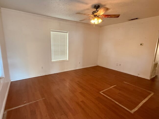 Photo - 1111 S Interurban St