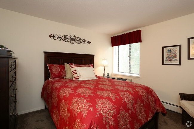 1 dormitorio, 1 baño (624 pies cuadrados) - Dormitorio - Montcalm Heights Apartments