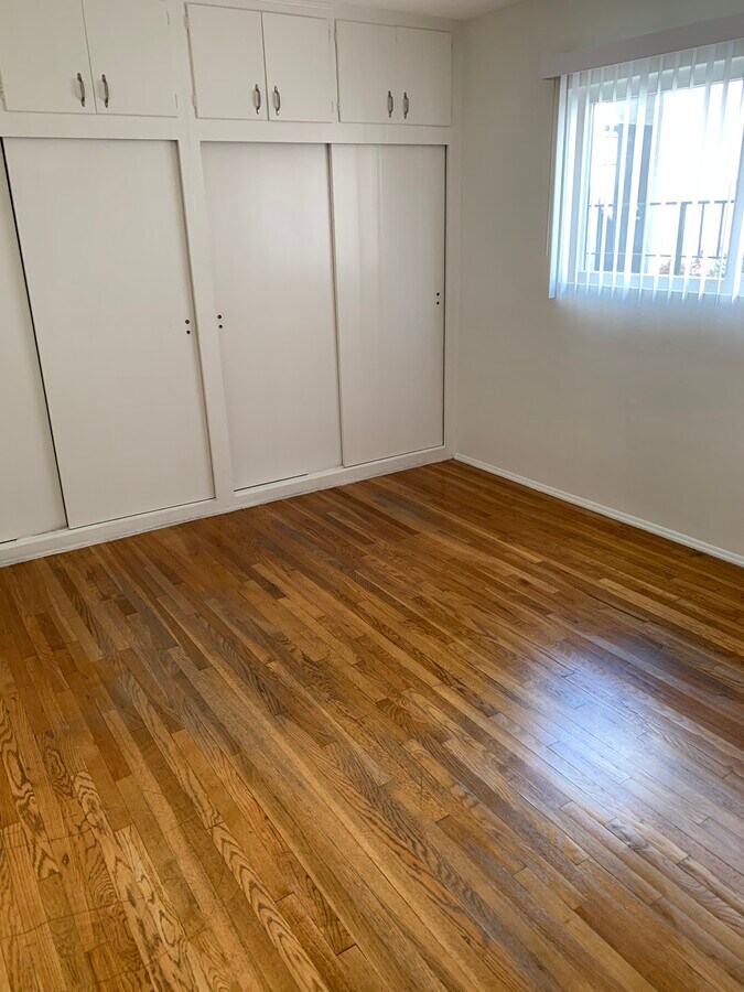 Photo - 400 W Dryden St Apartments