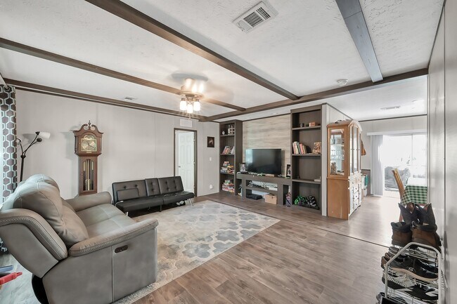 Photo - 15835 Lowell