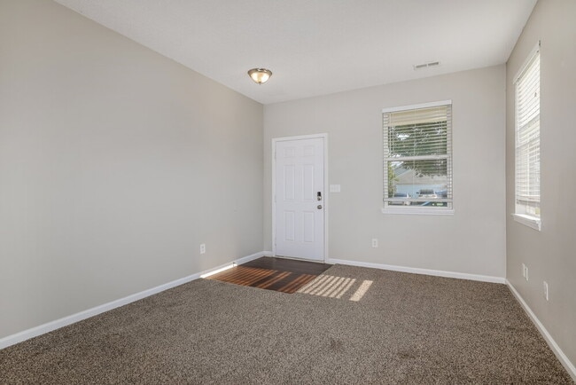 Photo - 672 Cloverfield Ln