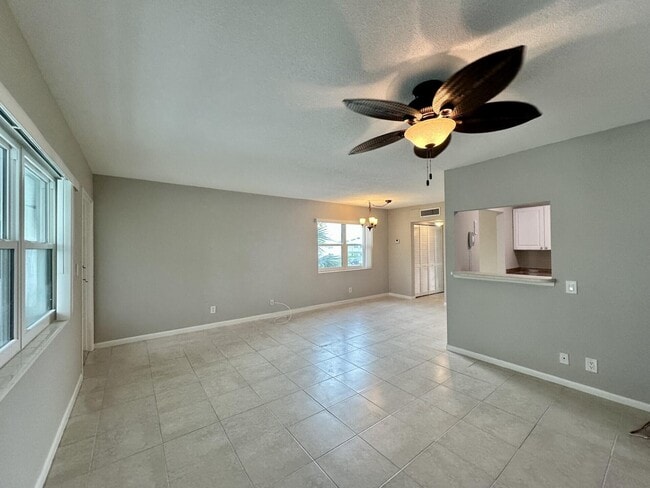 Photo - 20 Norwich A
