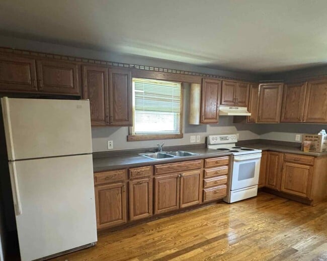 Photo - 4645 S Saginaw Rd Apartments Unit FOUR