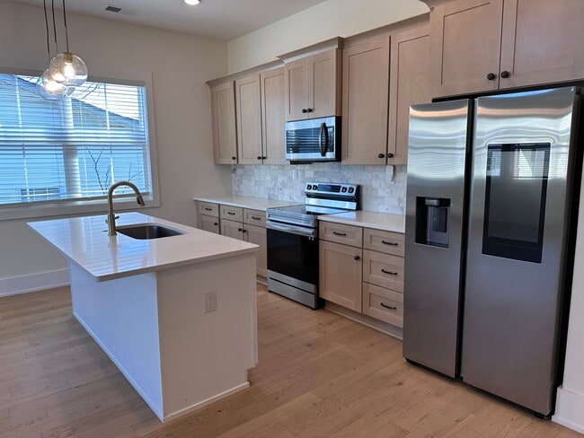 Photo - 136 McCowat St Unidad A