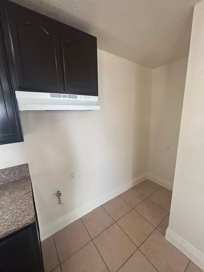 Photo - 2721 1/2 S Sycamore Ave Townhome