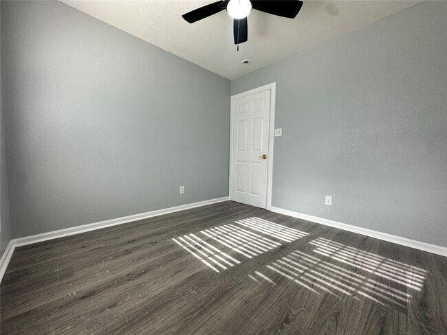 Photo - 502 Ave F