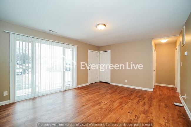 Photo - 2074 Woodland Ave