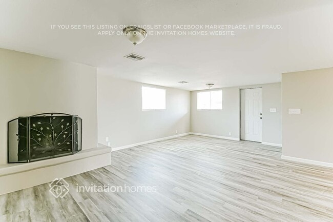 Photo - 2128 W Hartford Ave