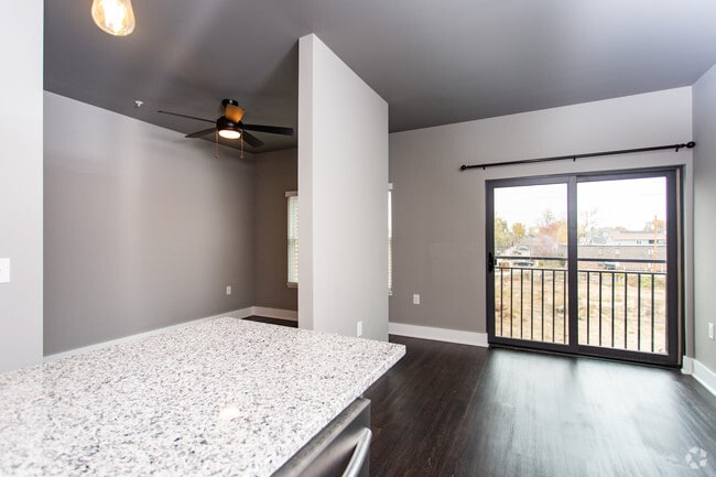 Studio, 1BA - 525 SF - The Beeker
