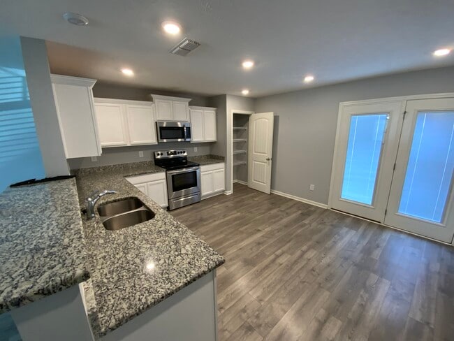 Kitchen - 3037 Utah St Unit 3037 Utah St.