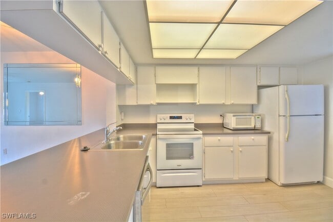 Building Photo - 2330 Naples Trace Cir Unit 9-903