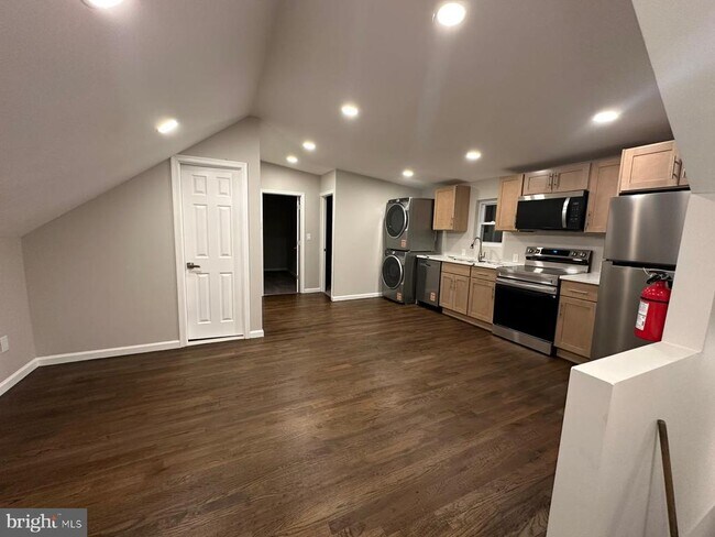 Photo - 936 Oakmont St