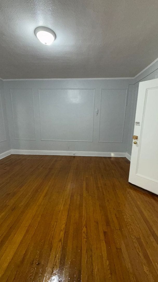 Photo - Hill Manor - Renovated Apartments Near Tra...