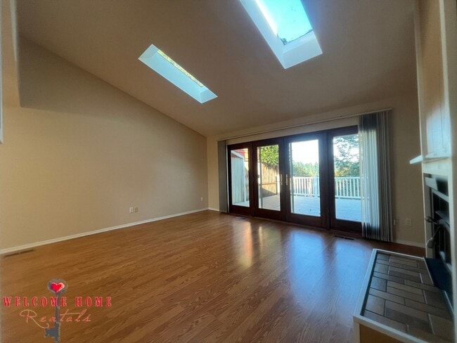 Building Photo - 2 bedroom townhome condo with AMAZING view...