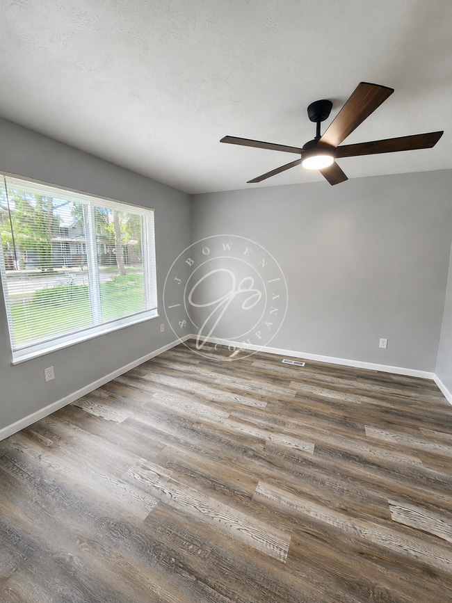 Photo - Fully updated like new inside! Central Air! Convenient location!