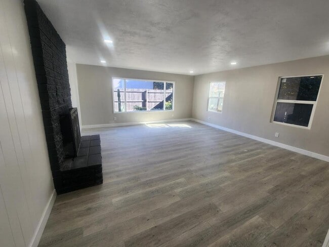 Building Photo - 3450 Cherokee Ave