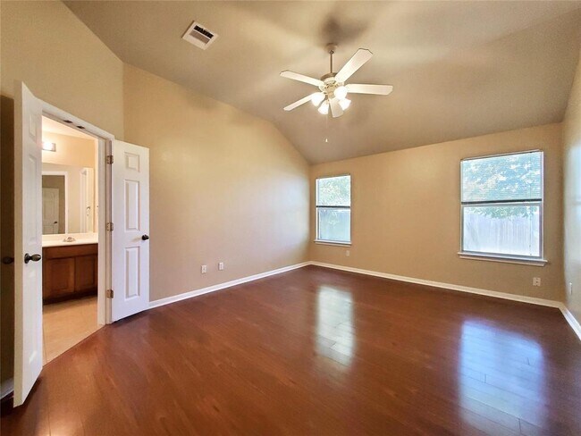 Photo - 491 Goldenrod St