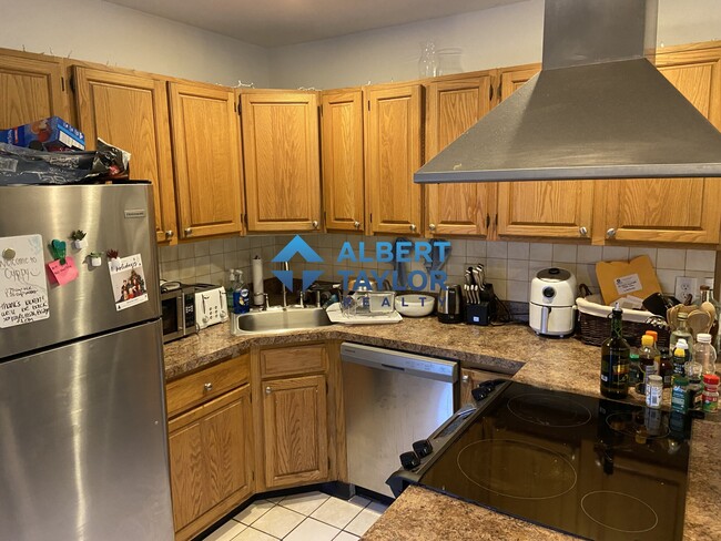 Building Photo - 22 Saint Cyprians Pl Unit 2L