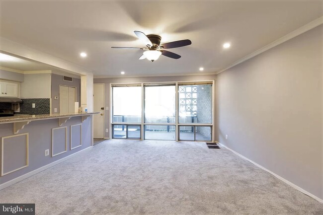 Building Photo - 7529 Spring Lake Dr Unit C1