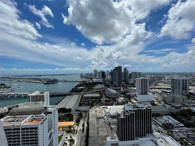 Building Photo - 1750 N Bayshore Dr Unit 5614 Rental