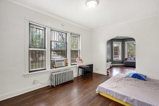 6949 S Justine St Unit 1