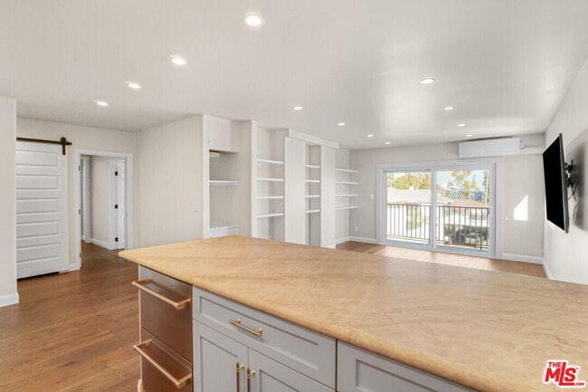 1230 Horn Ave Unit 605