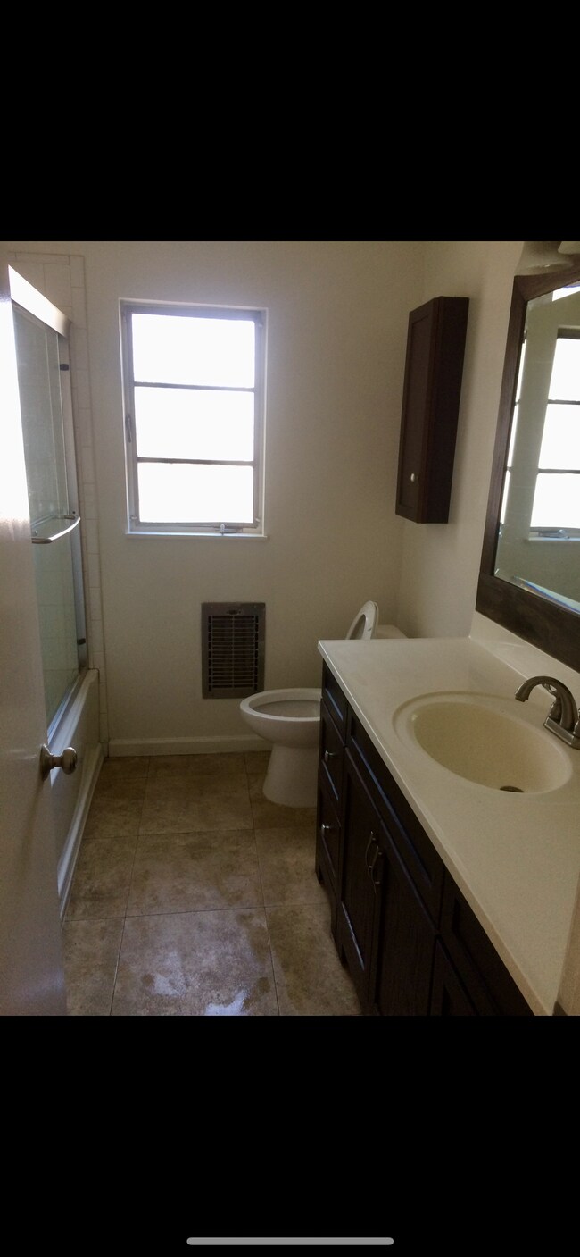 Photo - 6701 Whitsett Ave Unidad 3