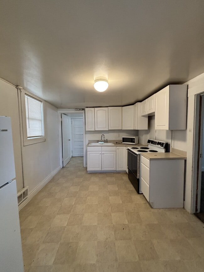 Building Photo - 293 S Water Ave Unit 2