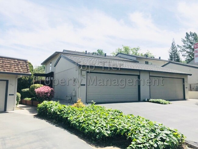 Very nice 2 Bed/ 1.5 Bath /1,263 Sqft Waln... - Very nice 2 Bed/ 1.5 Bath /1,263 Sqft Waln... Townhome