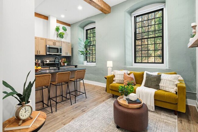 Building Photo - 201 Leverington Ave