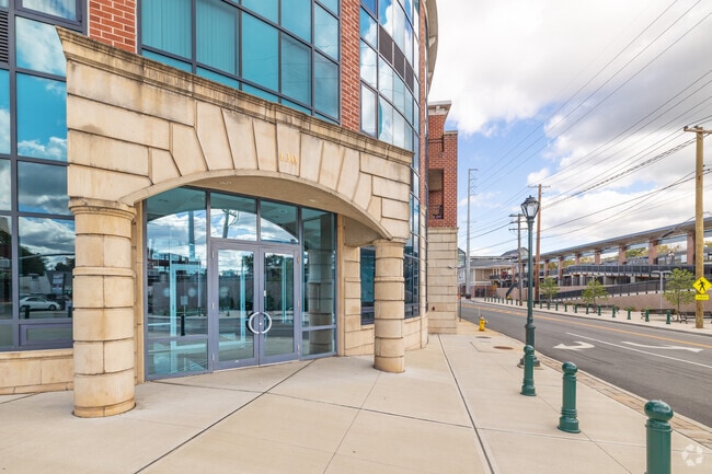 Building Entrance - Horizon Of Westbury