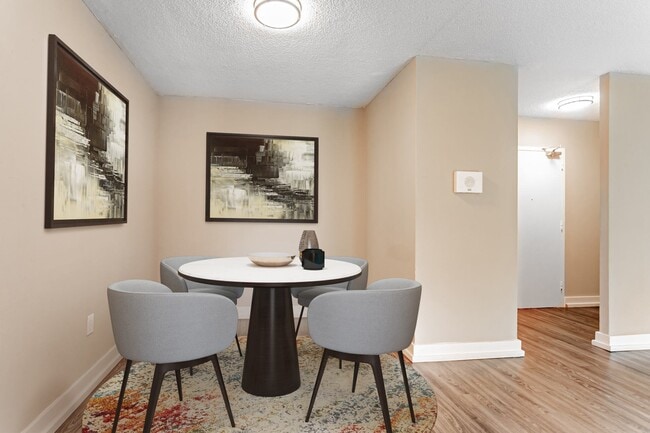 Photo - 40 Tuxedo Court