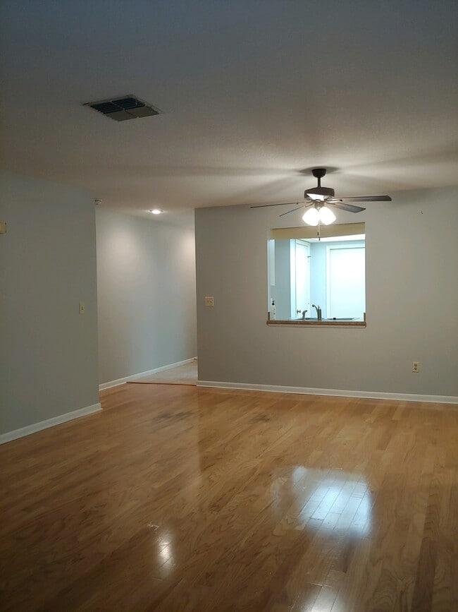 Photo - 63 Douglas St Unidad 11