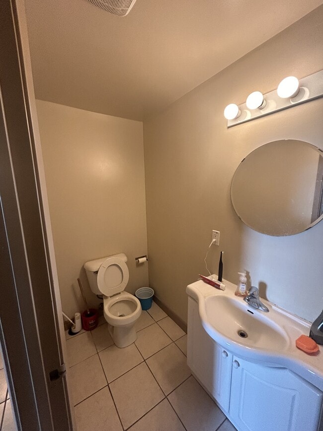 Photo - 251-251 Lester St Unité 1