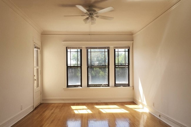 Dining/Living room - 5237-5245 S. Kenwood Avenue