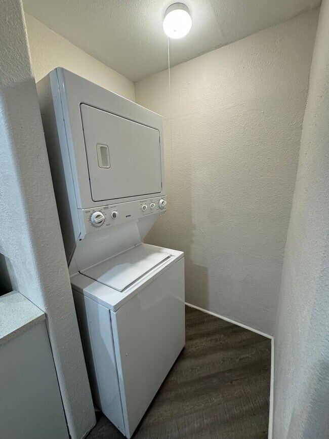 Photo - Beautiful Mount Auburn Gem Unidad Apt 3