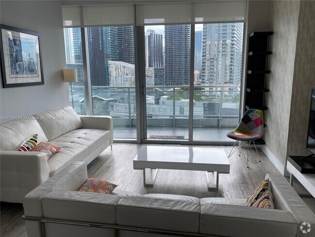 Building Photo - 92 SW 3rd St Unit 2302 Rental