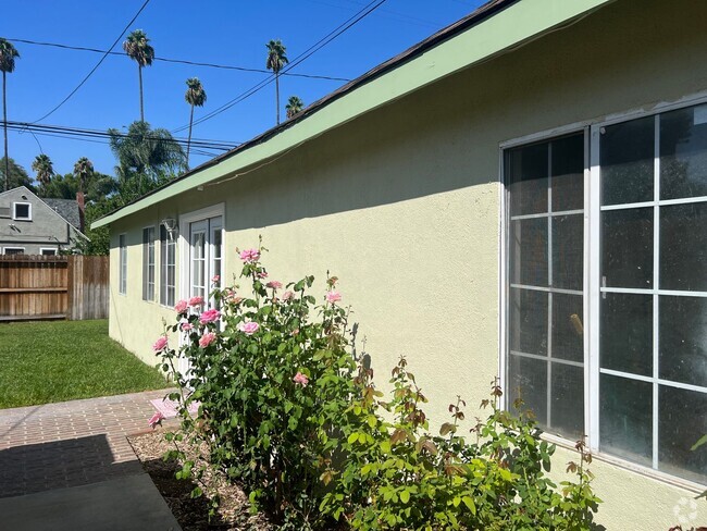 Building Photo - Charming one bedroom in desired neighborhood! Rental