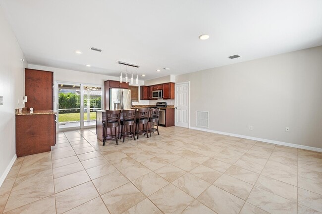 Photo - 272 Holly Dr