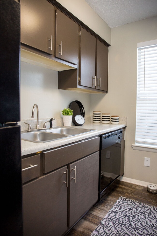 Photo - Brooks Crossing Apartments