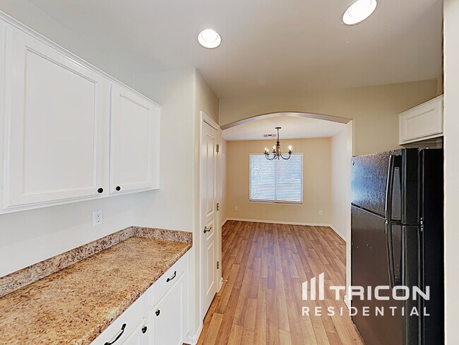 Photo - 30568 N Zircon Dr