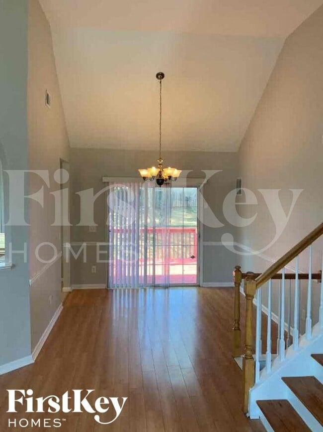 Photo - 1253 Waymar Ct SW