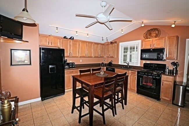 Photo - 1040 Shirley St Unit 1