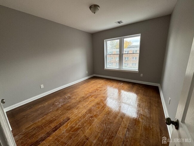 Building Photo - 122 Myrtle Ave Unit 1 Rental