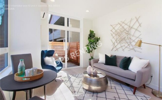 Photo - 8553 Interlake Ave N