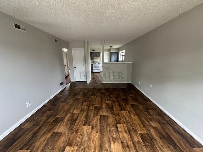 Photo - 300 W Montgomery St
